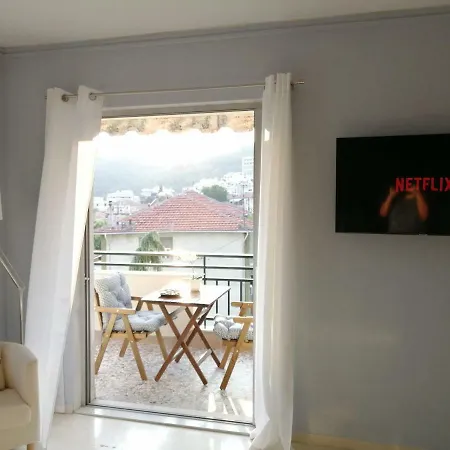 Romhouse, Bright With View Daire *