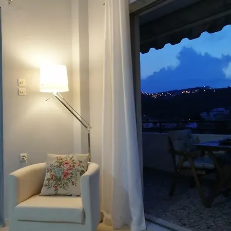Daire Romhouse, Bright With View Kavala